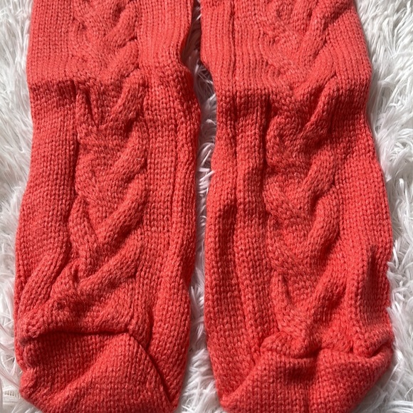 Over the knee warm knit socks with pom poms - Picture 4 of 8